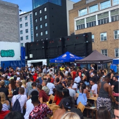 shoreditch market crowd