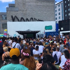 shoreditch-market-crowd